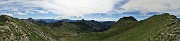 73 Vista panoramica sulla lunga discesa in cresta da  Cima di Lemma (2348 m) verso il Passo di Lemma (2137 m)